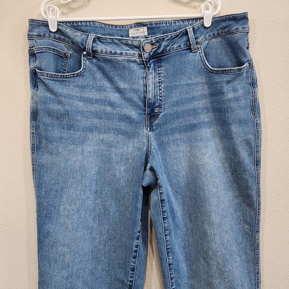 M Maurices Everflex Denim Jeans Blue Straight Leg Midrise Stretch Plus Size 22W - Picture 3 of 8